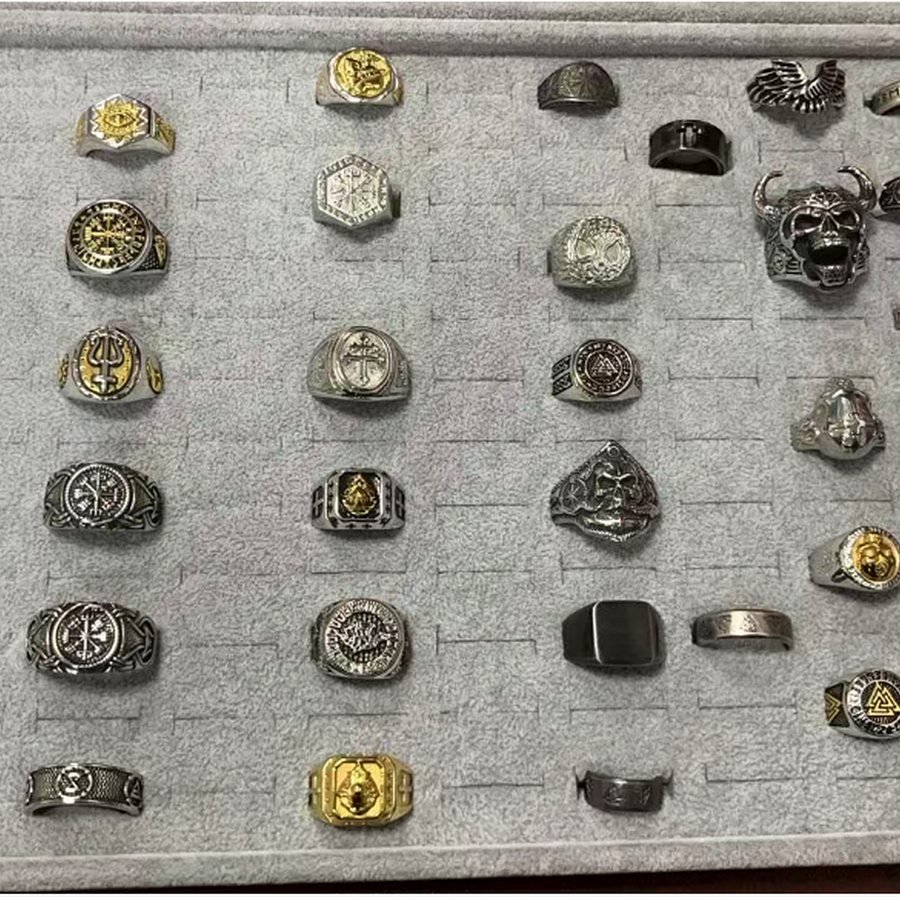 Finished stainless steel jewelry color and material sample display