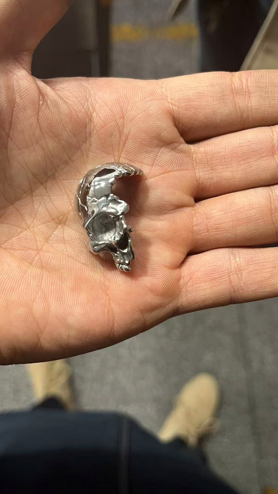 Precision polishing detail for stainless steel jewelry surface finishing