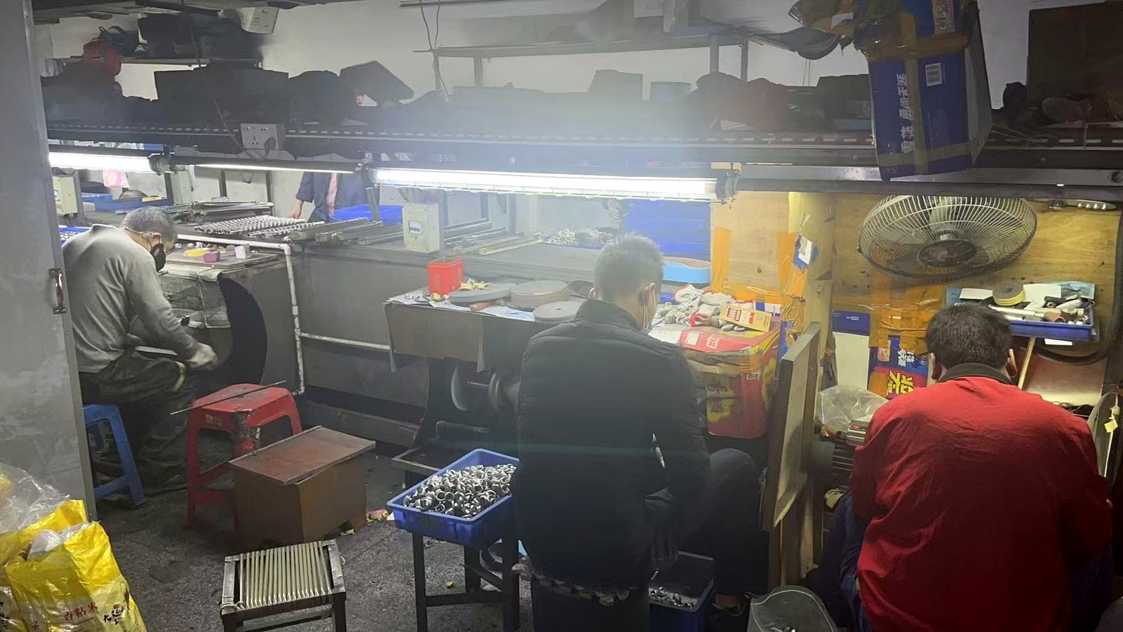 Jewelry polishing workshop and production workflow